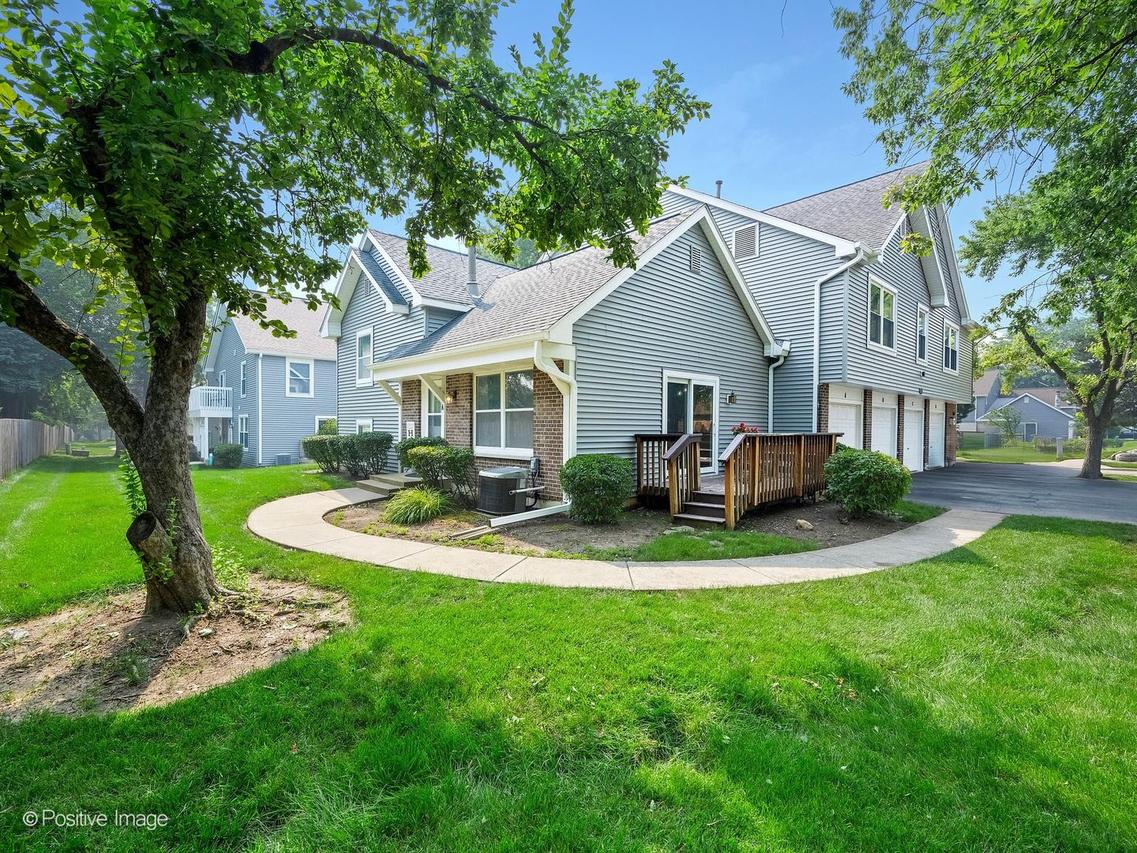 2740 Weeping Willow Dr. #A, Lisle, IL 60532