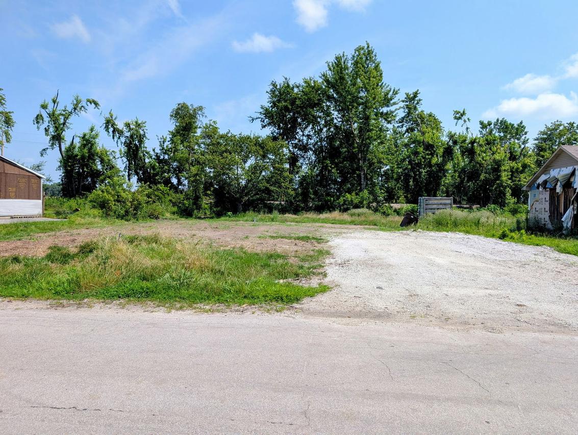 87 Strasma East Dr., Kankakee, IL 60901