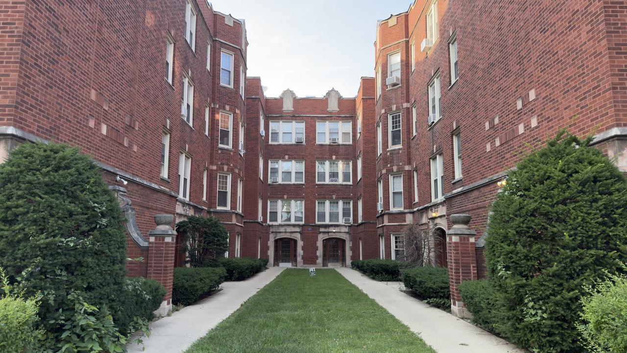 4834 W Henderson St. #2B, Chicago, IL 60641