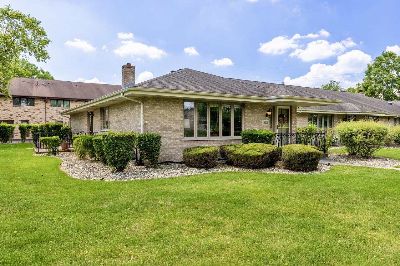 18201 Lynn Dr. #109, Orland Park, IL 60467