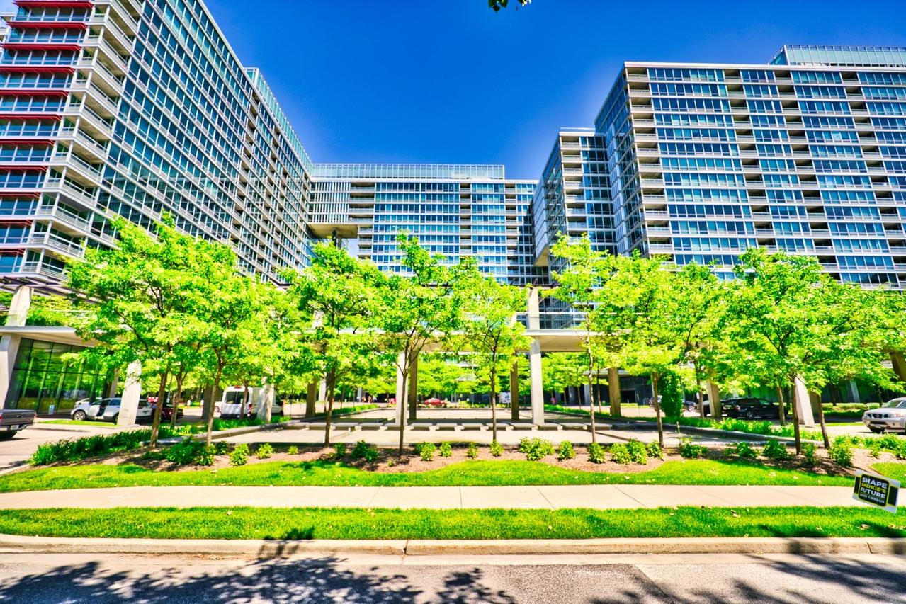 9655 Woods Dr. #1602, Skokie, IL 60077
