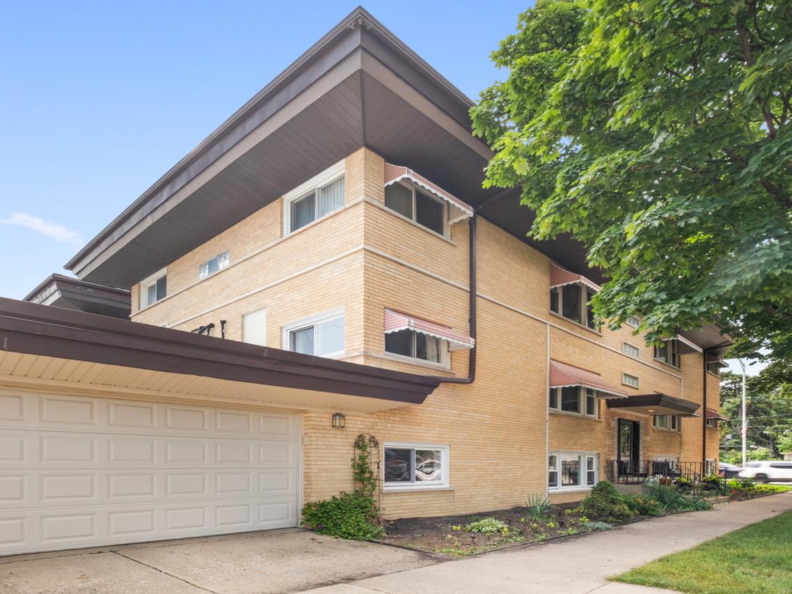 7818 W 26th St. #1N, North Riverside, IL 60546
