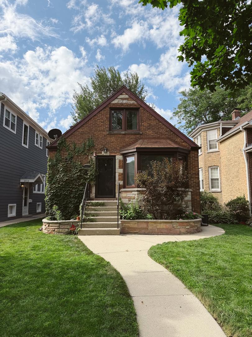 4921 W Catalpa Ave., Chicago, IL 60630