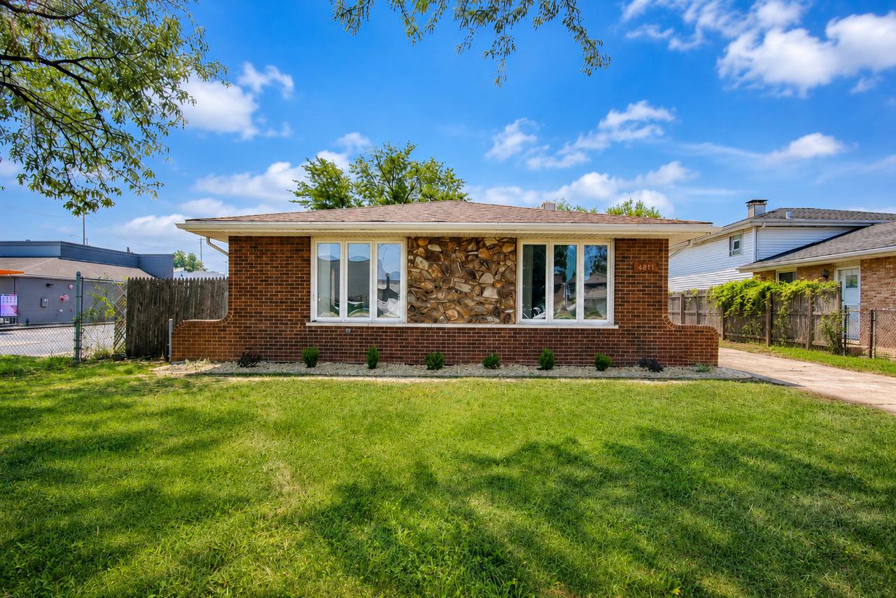 4811 W 121st Pl., Alsip, IL 60803