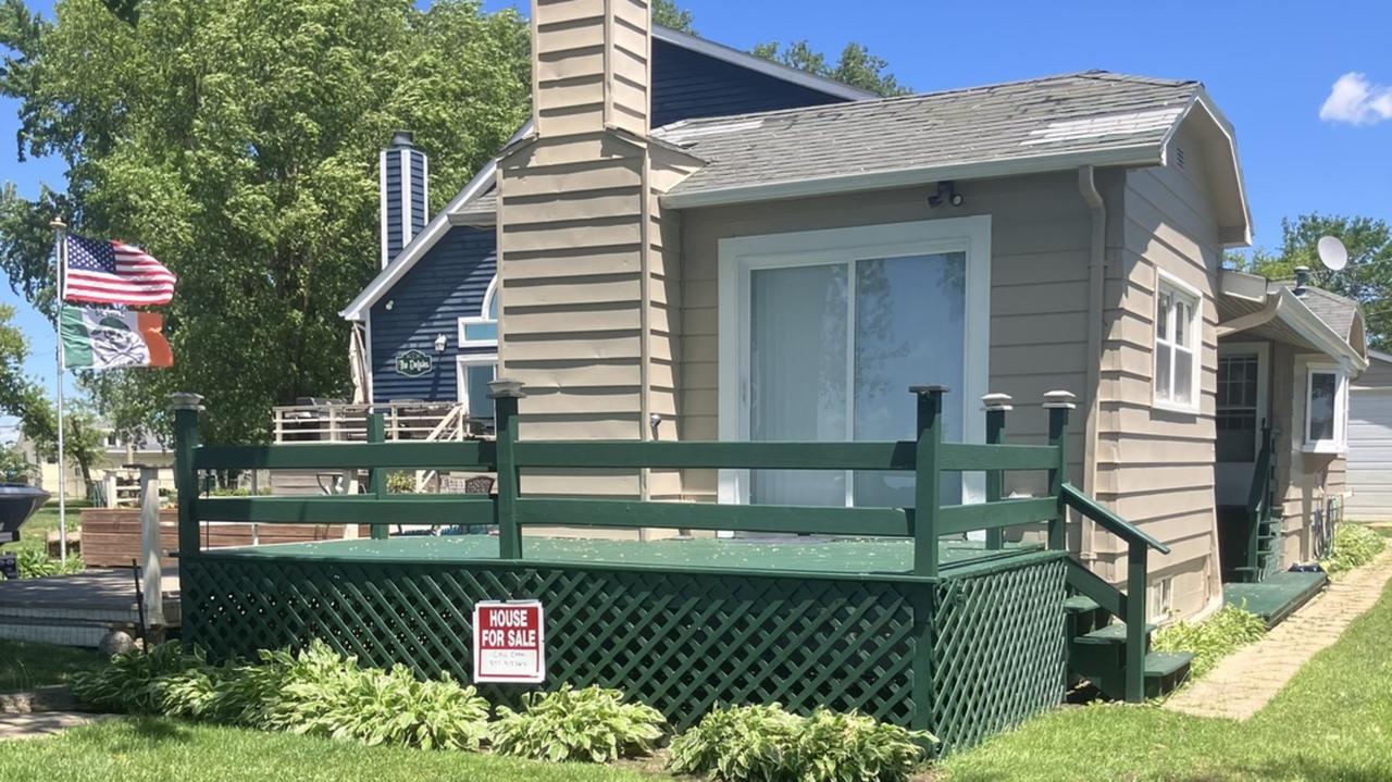 204 Eagle Point Rd., Fox Lake, IL 60020
