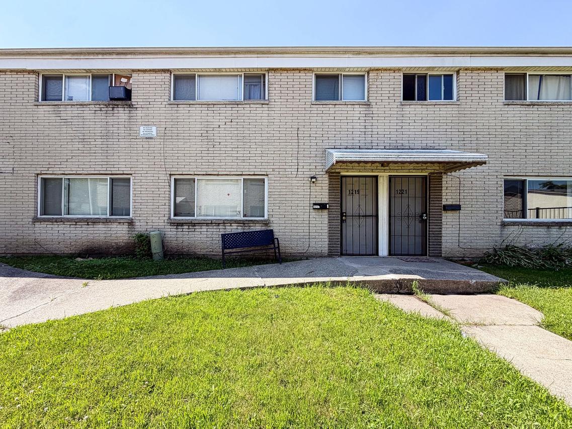1215 Division St., Chicago Heights, IL 60411