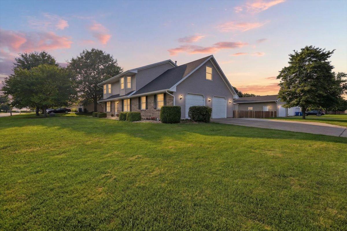 506 Havens Dr., Hudson, IL 61748