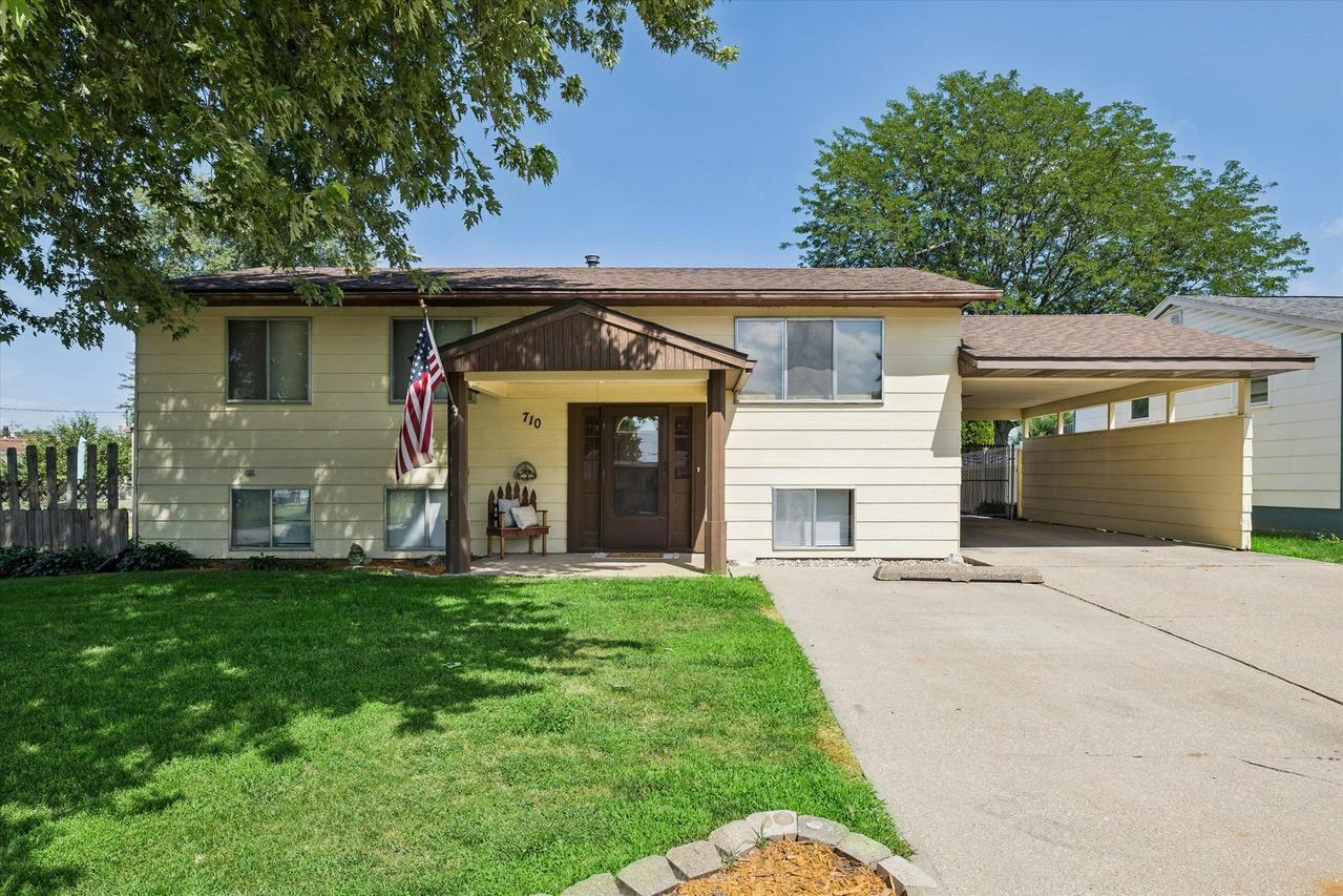 710 3rd St., Colona, IL 61241