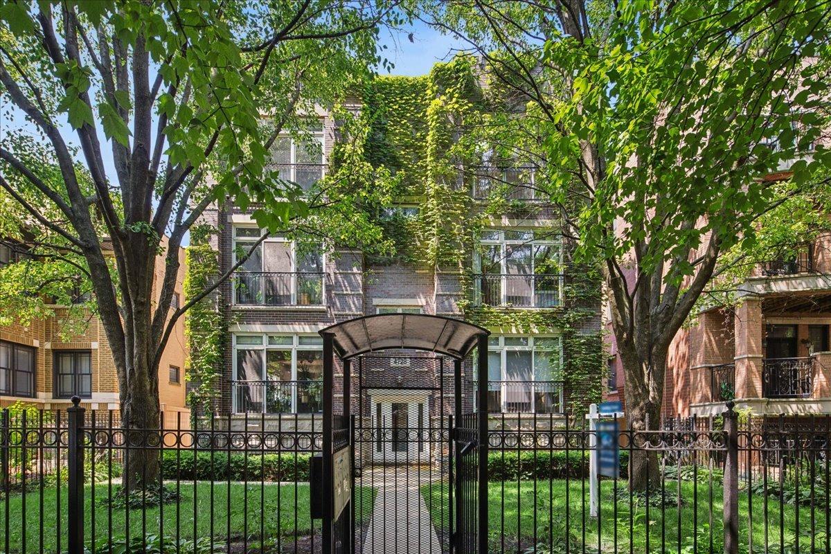 4728 N Malden St. #3N, Chicago, IL 60640