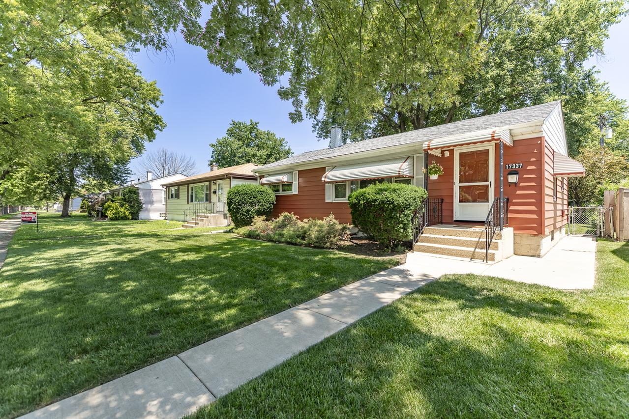 17337 Roy St., Lansing, IL 60438