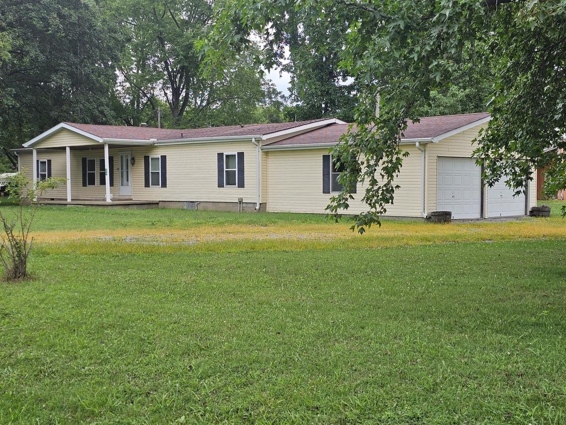 311 S Sycamore St., Keenes, IL 62851