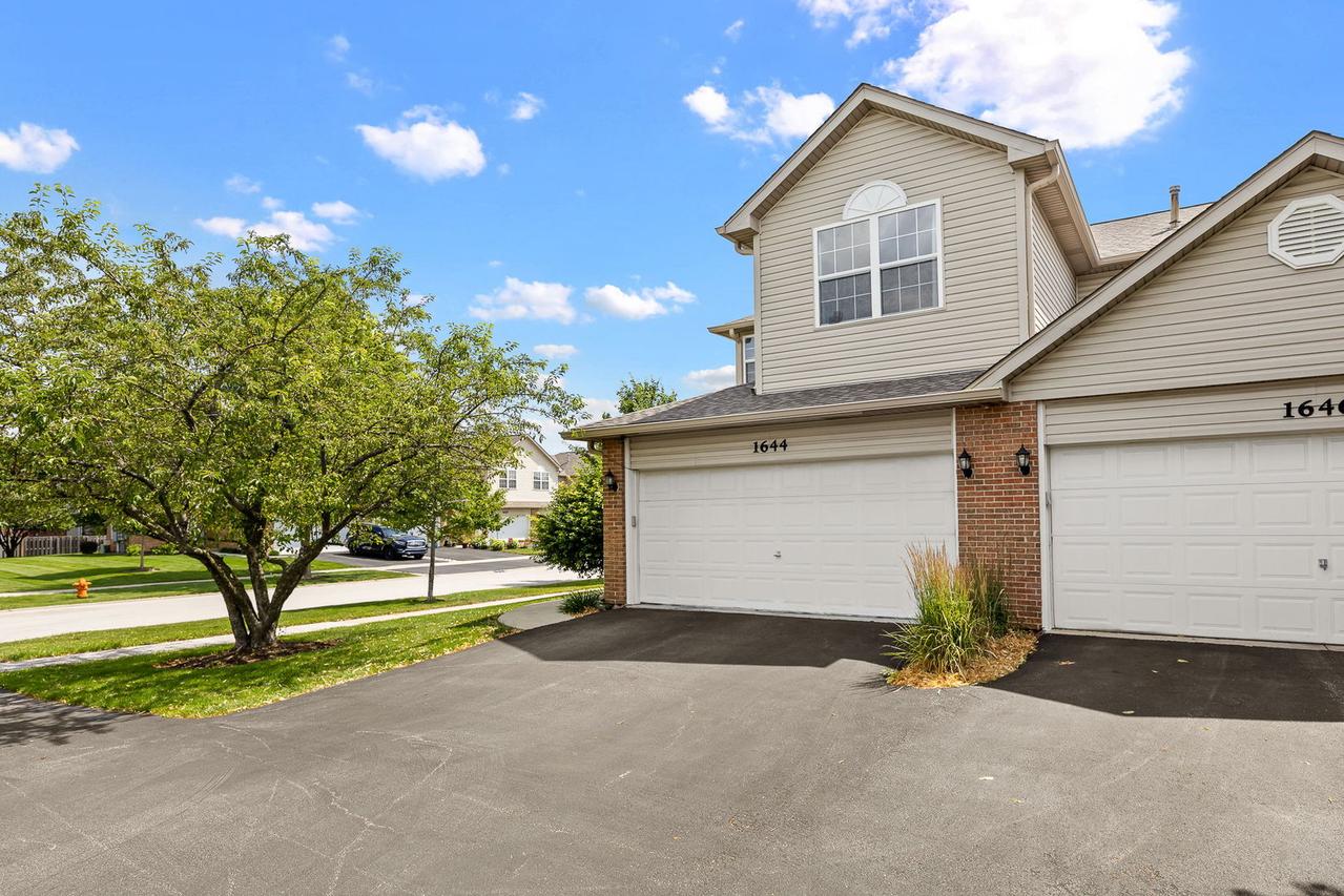 1644 Windward Ave., Naperville, IL 60563