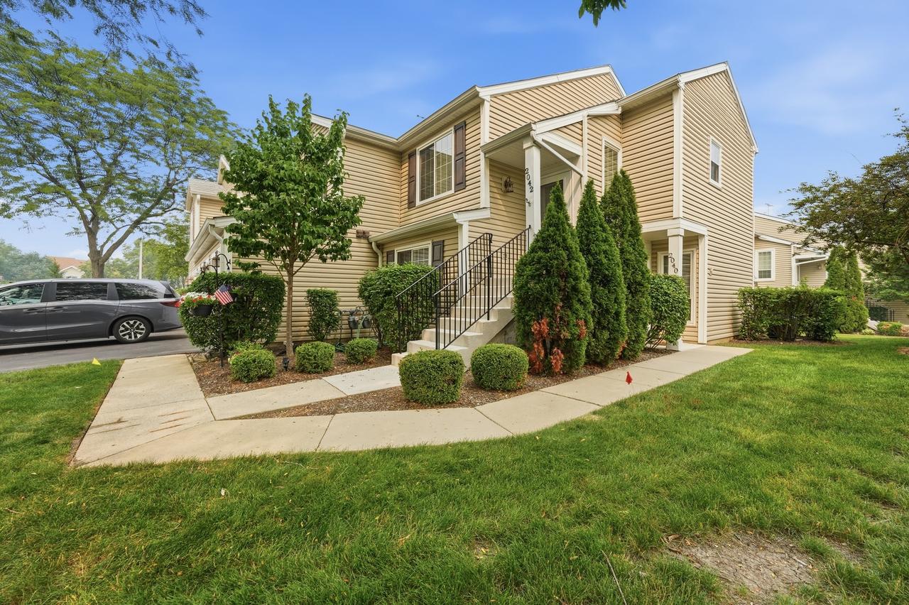 2042 Windemere Cir., Schaumburg, IL 60194