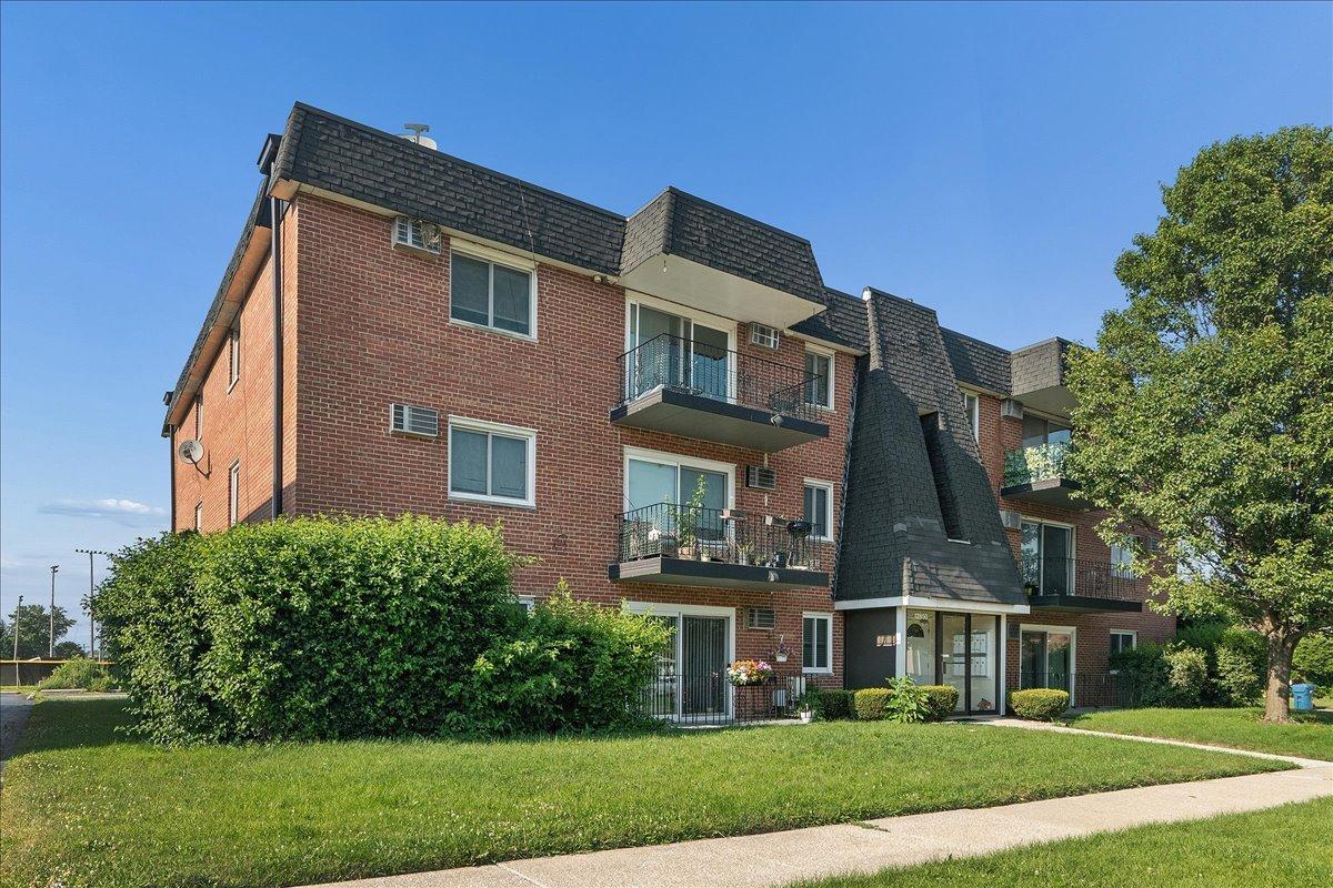 12850 Crestbrook Ct. #7, Crestwood, IL 60418