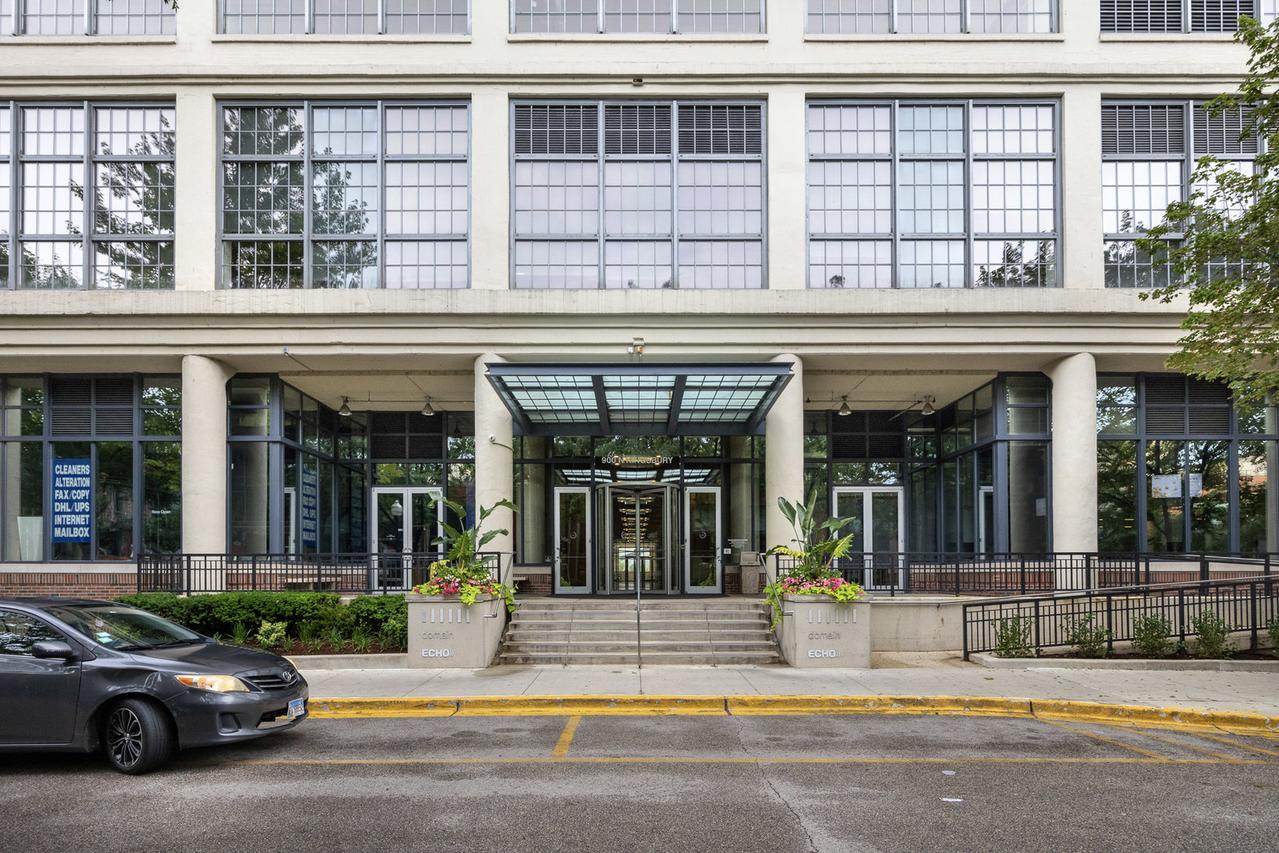 900 N Kingsbury St. #975, Chicago, IL 60610