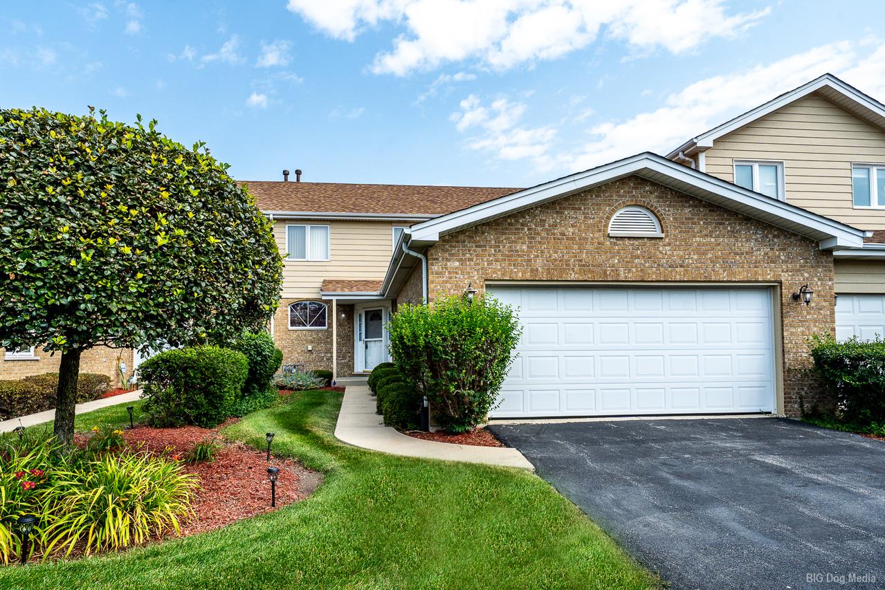 8616 Bantry Blvd., Tinley Park, IL 60477