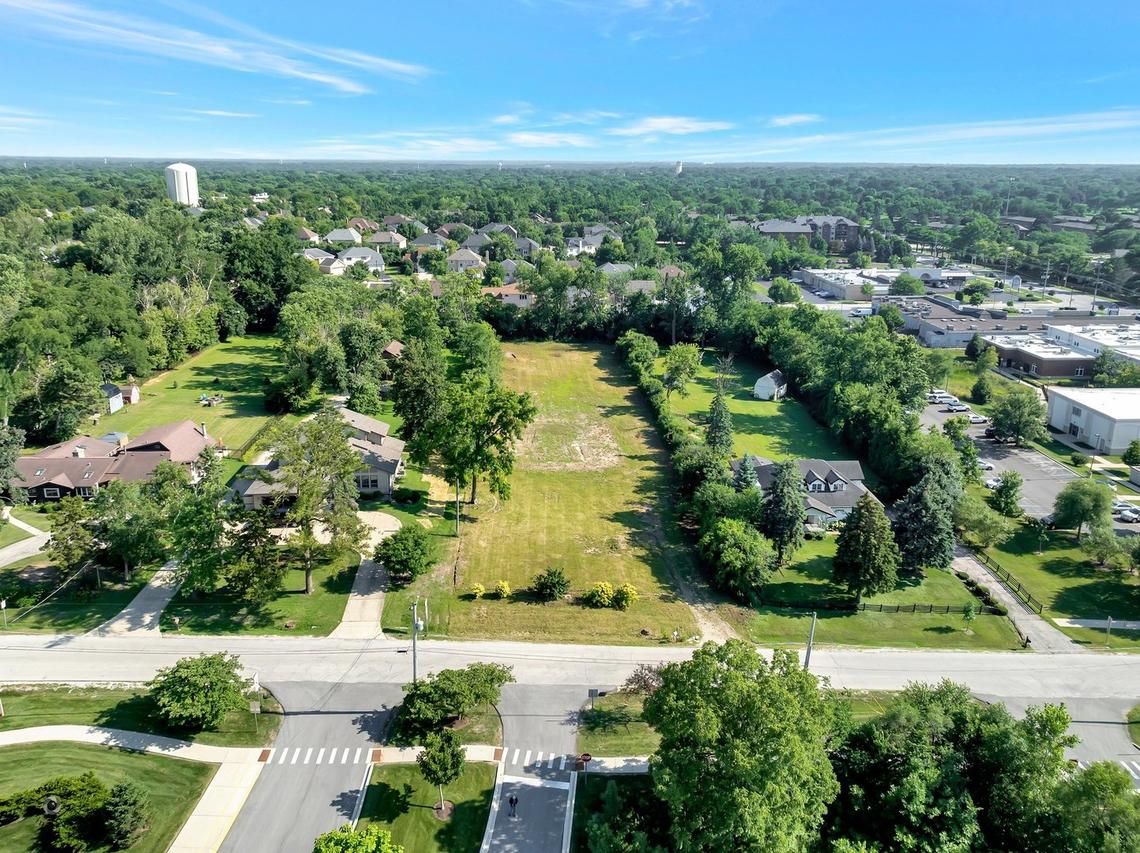 629 65th St., Willowbrook, IL 60527
