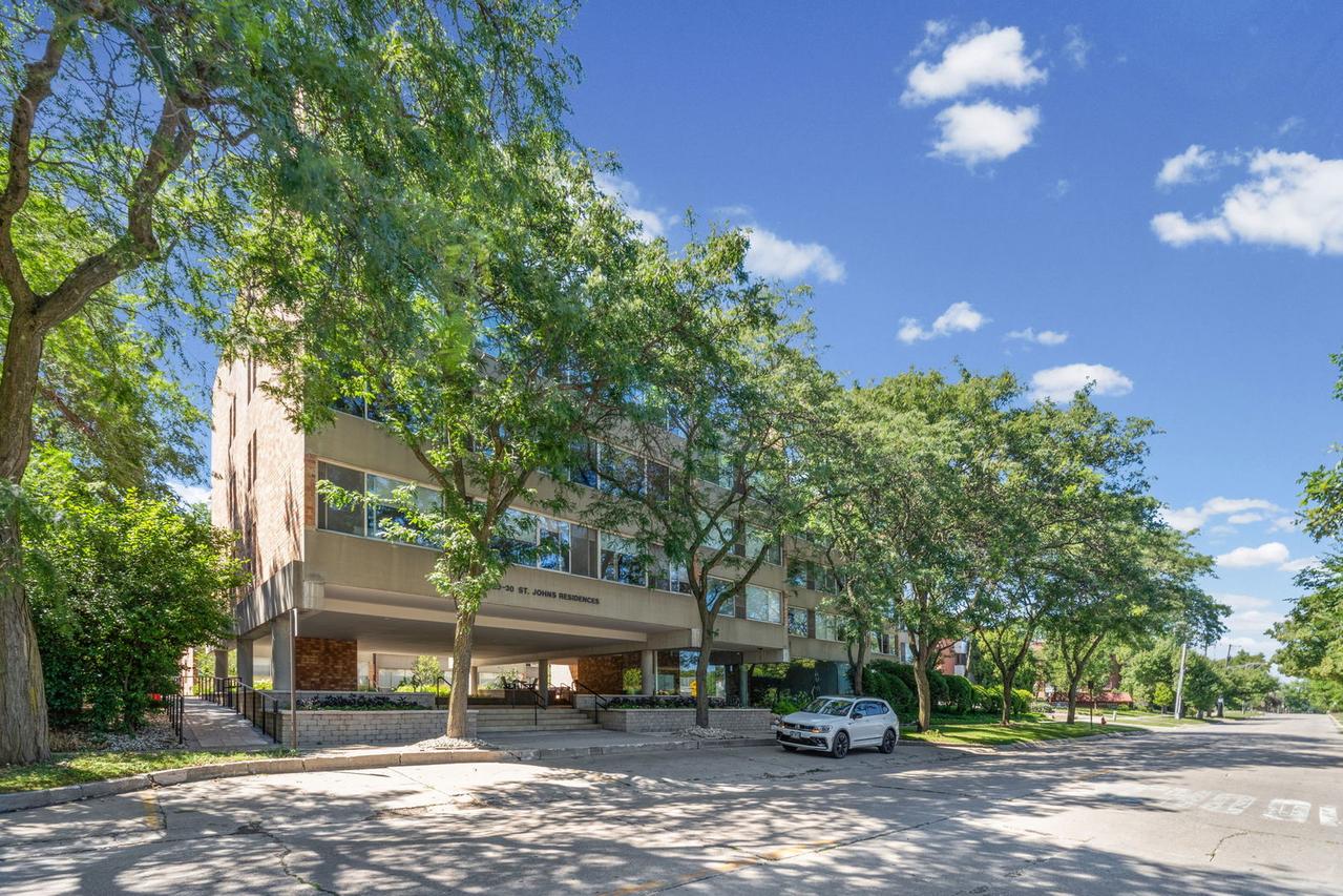 2020 St Johns Ave. #207, Highland Park, IL 60035