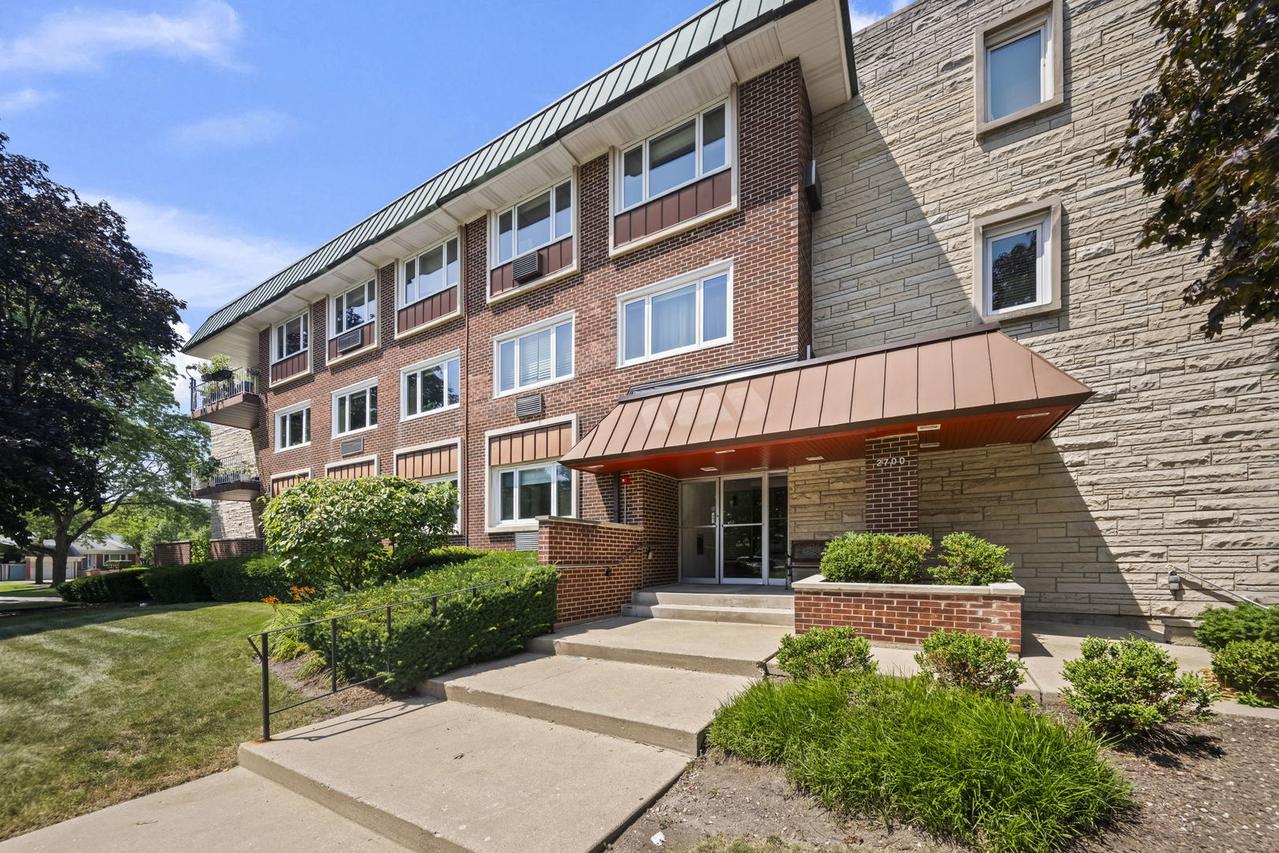 2700 E Bel Aire Dr. #203, Arlington Heights, IL 60004