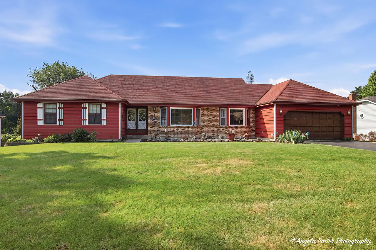 167 Burning Bush Tr., Crystal Lake, IL 60012