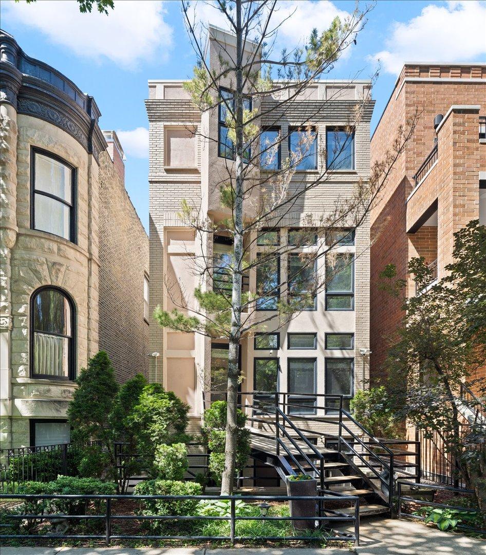 930 W Wolfram St., Chicago, IL 60657