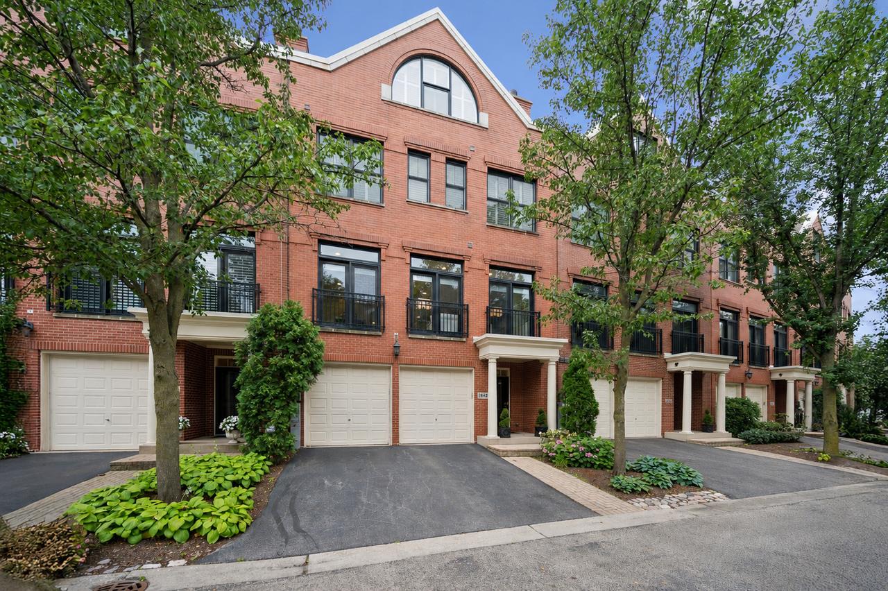 1842 Admiral Ct., Glenview, IL 60026