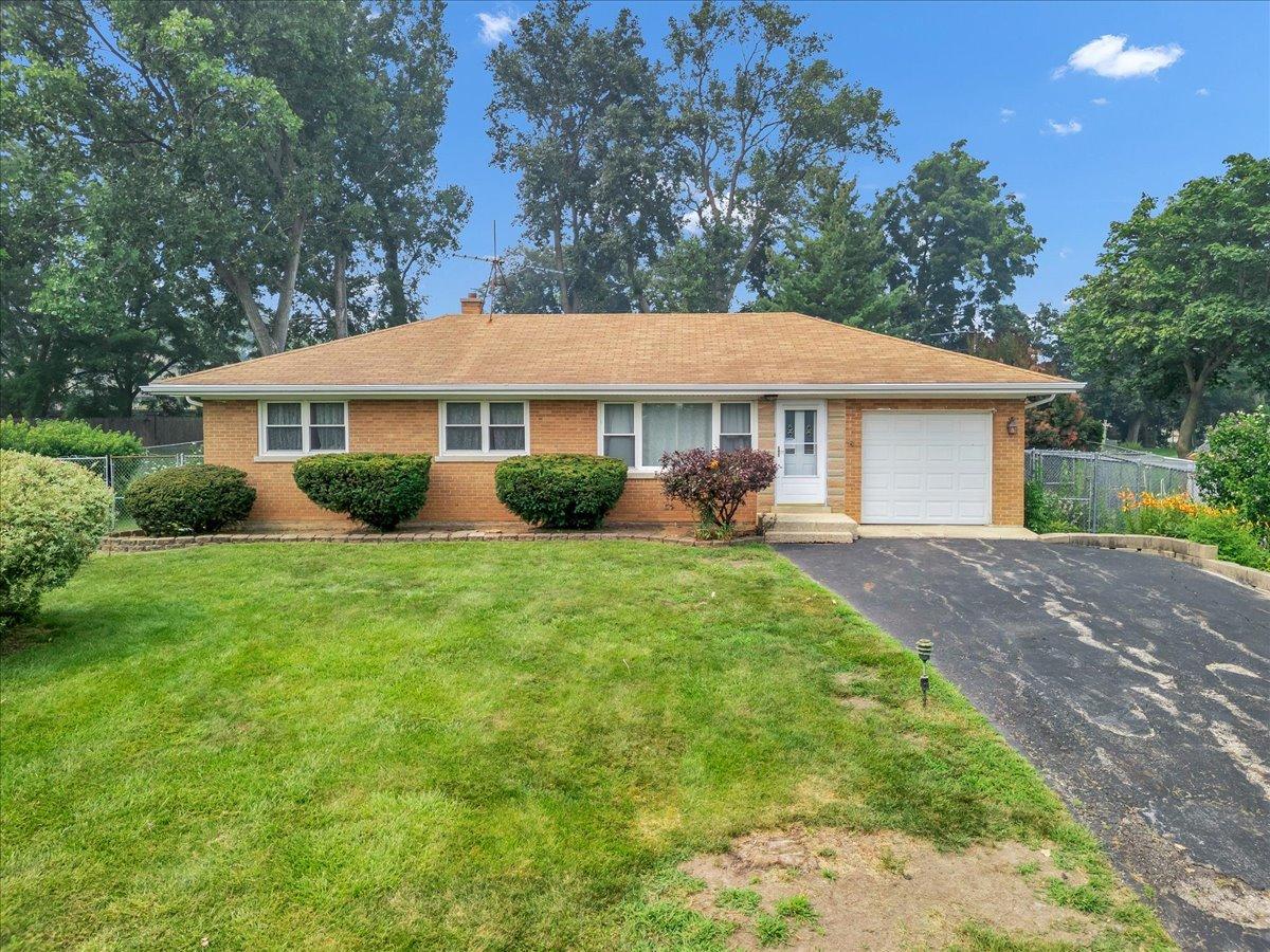 23W566 Bryn Mawr Ave., Roselle, IL 60172