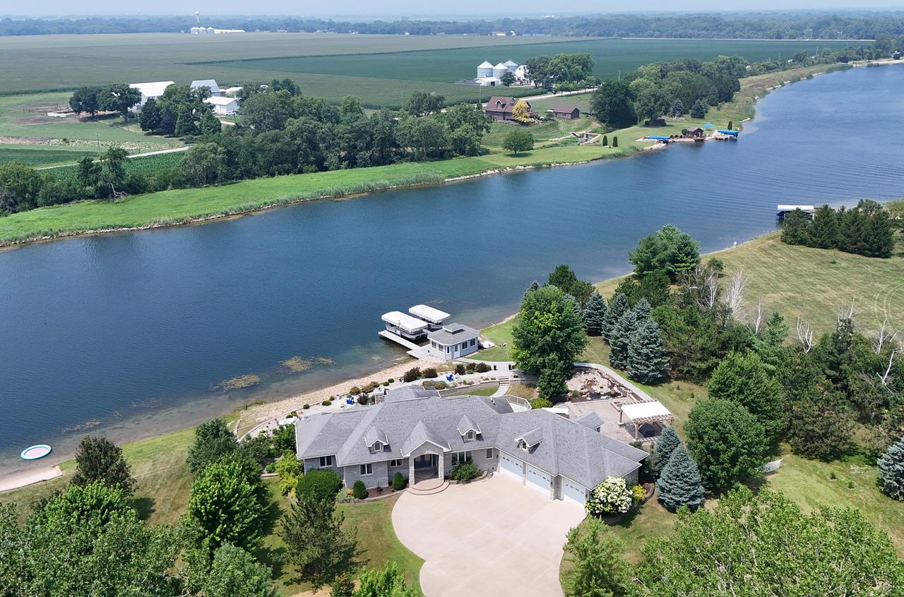 8726 E Goodfarm Rd., Gardner, IL 60424