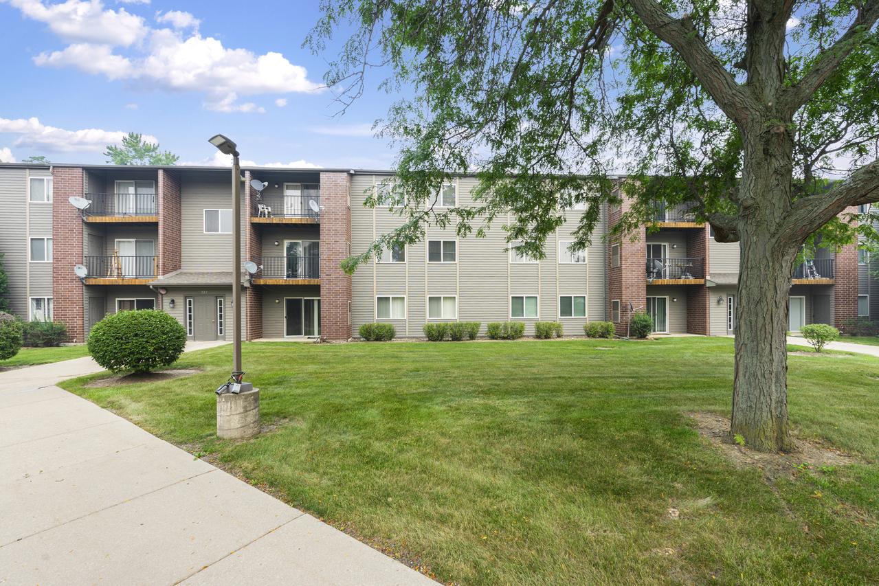 727 Elm Ln. #308, Woodstock, IL 60098