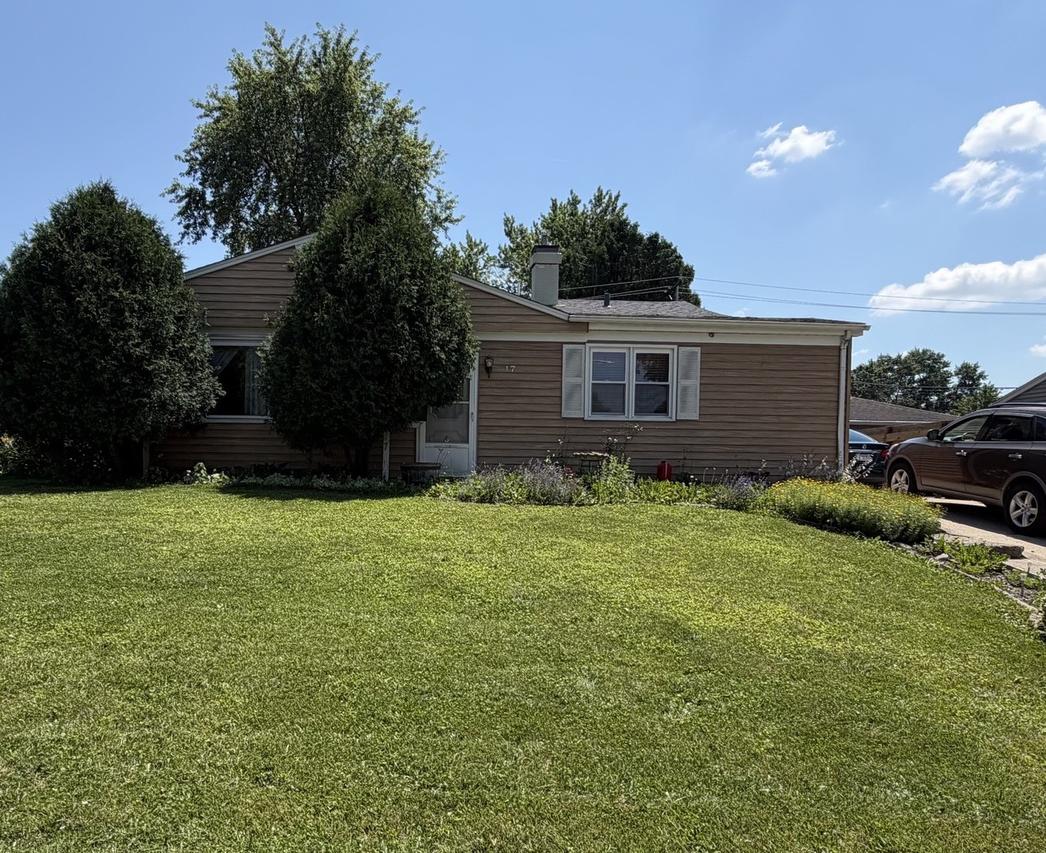 17 Sycamore Ave., Carpentersville, IL 60110
