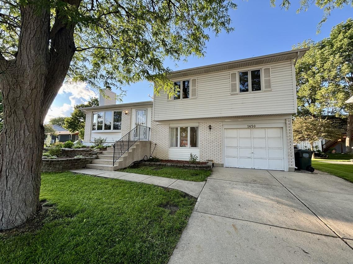 1450 Sturbridge Ct., Hoffman Estates, IL 60192
