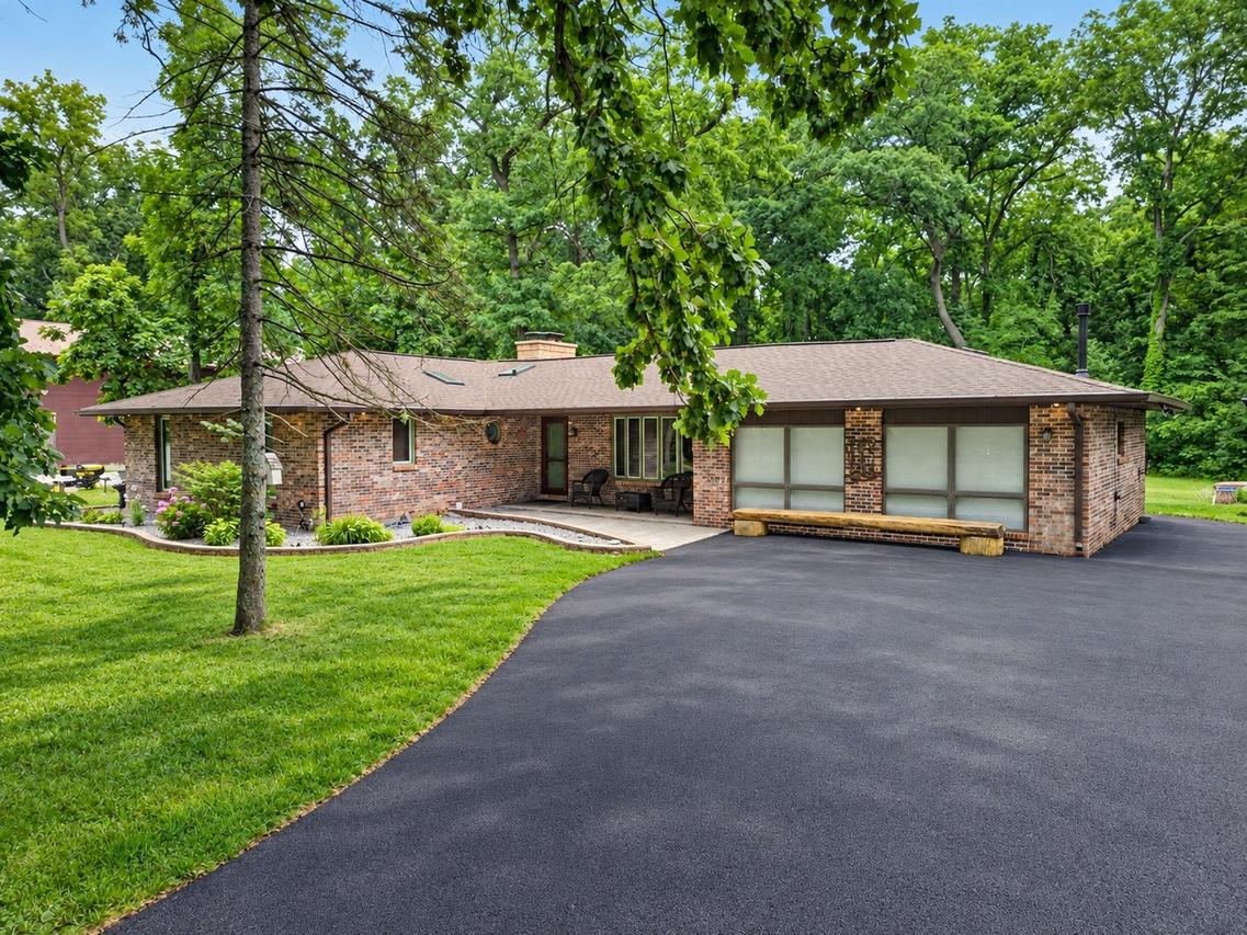 14309 K B Rd., Capron, IL 61012