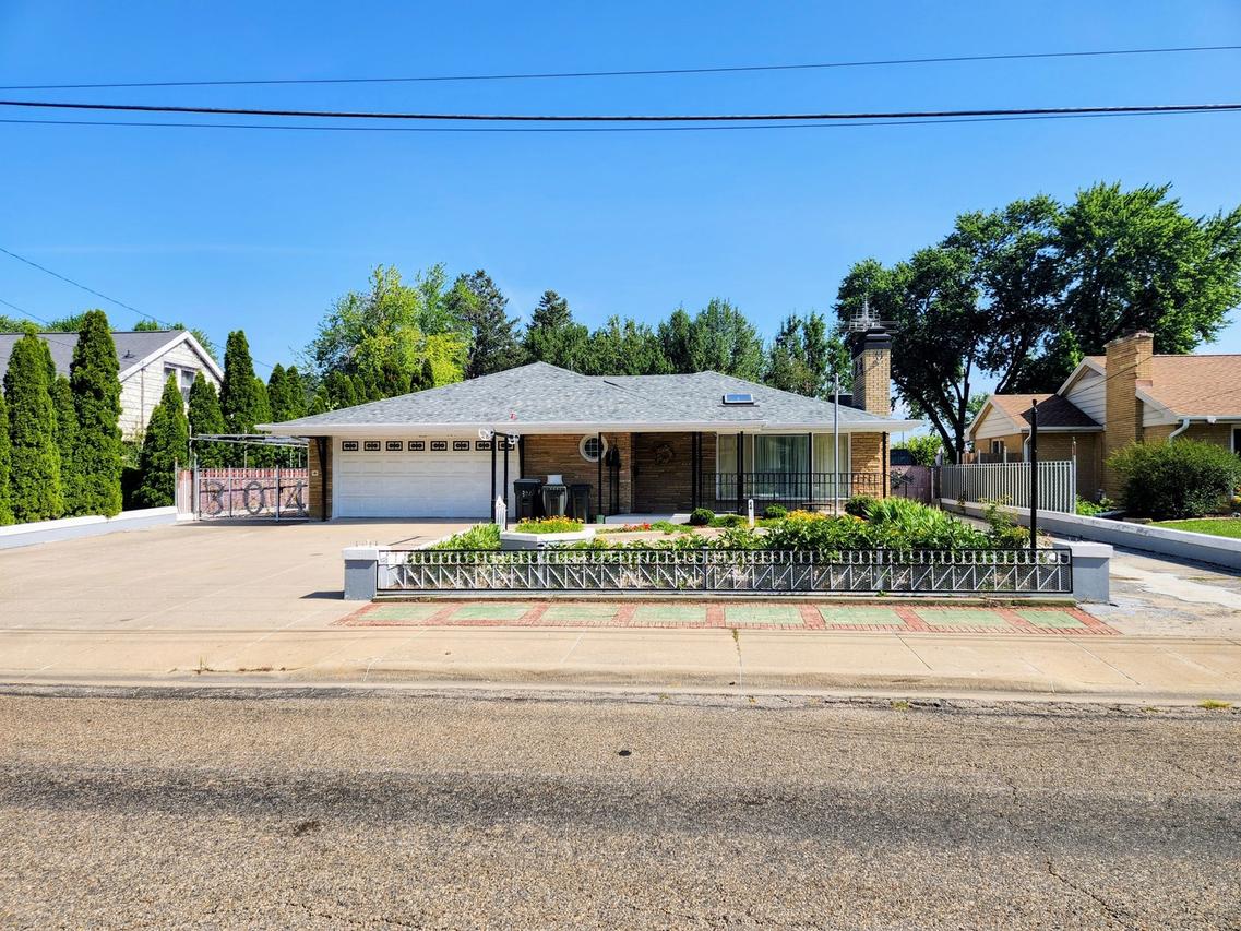 304 W Miller Rd., Sterling, IL 61081