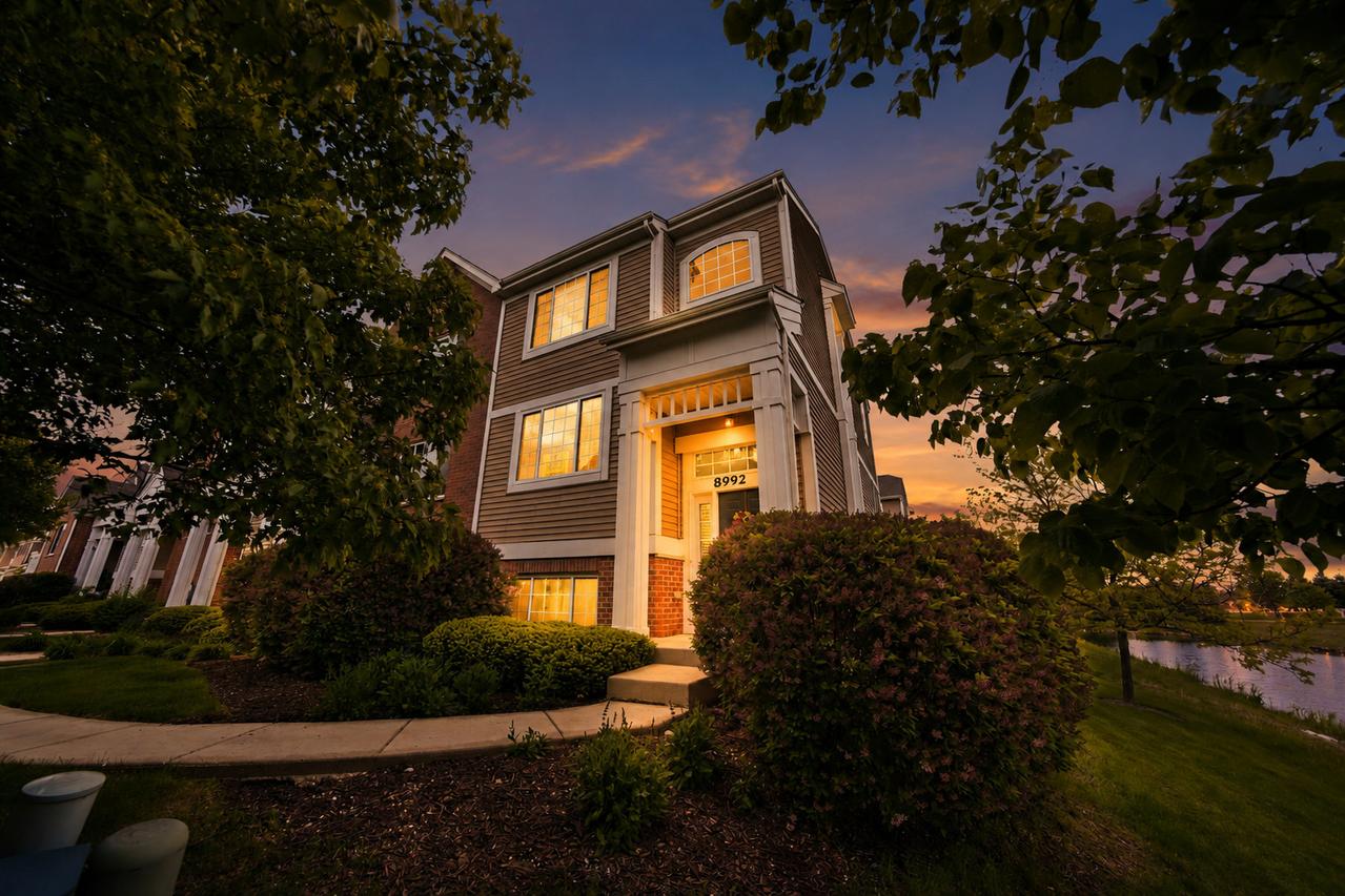 8992 Disbrow St., Huntley, IL 60142