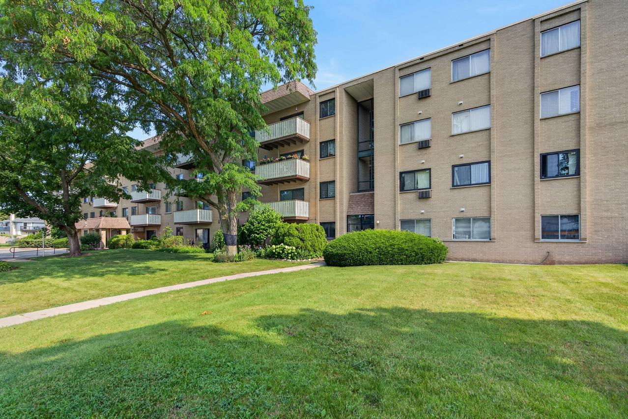 280 N Westgate Rd. #231, Mount Prospect, IL 60056