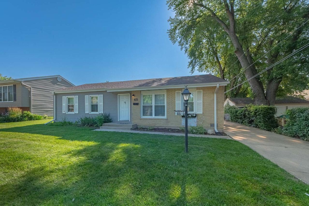 65 Laurel Tr., Wheeling, IL 60090