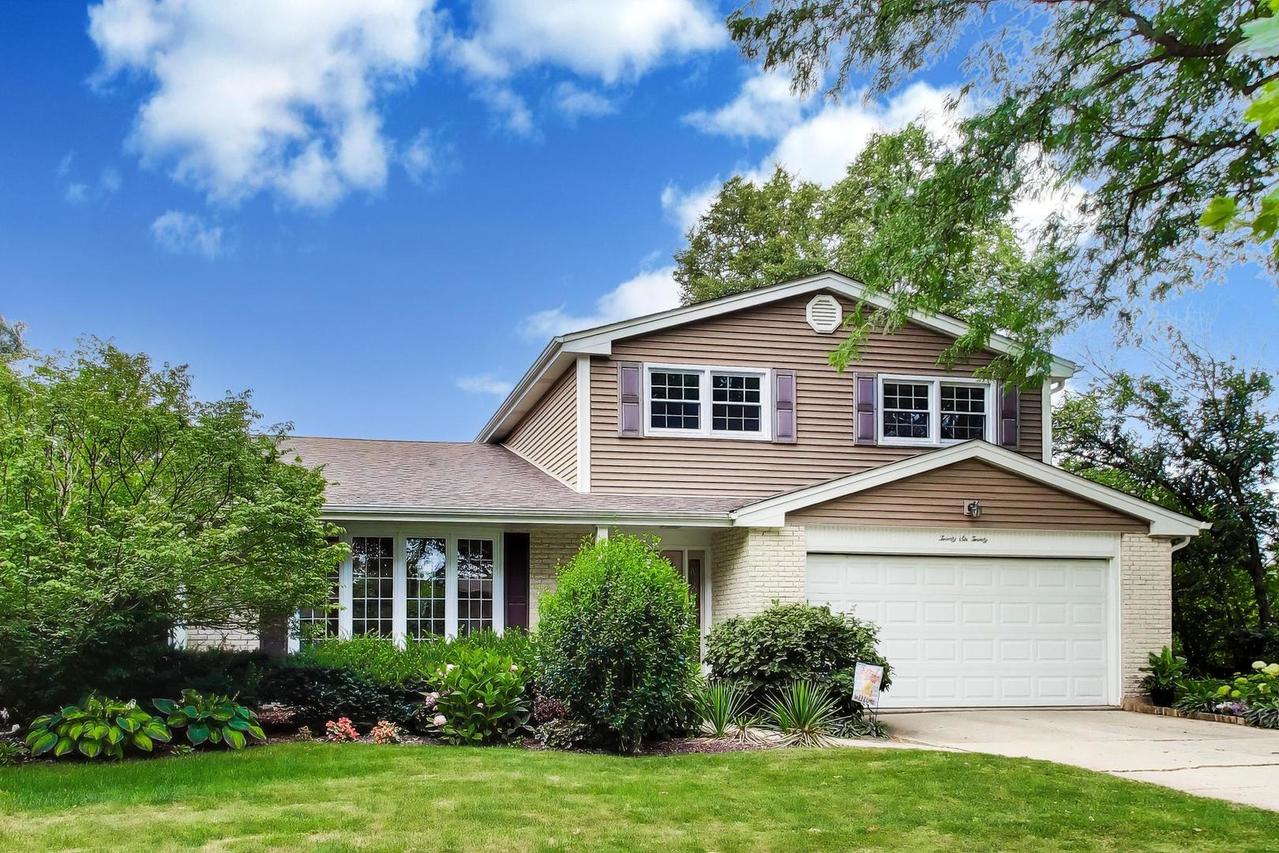 2620 N Phelps Ave., Arlington Heights, IL 60004
