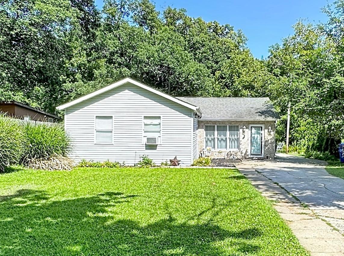 1216 54th Street Ct., Moline, IL 61265