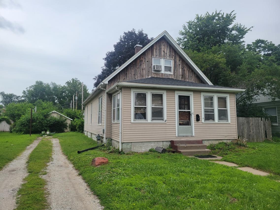 3313 9th St., Rock Island, IL 61201
