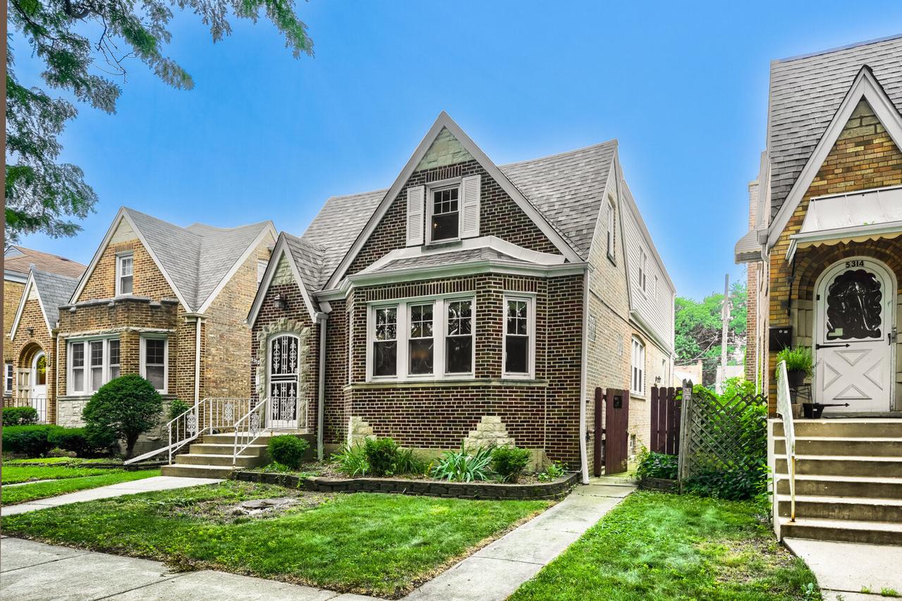 5310 N Lockwood Ave., Chicago, IL 60630