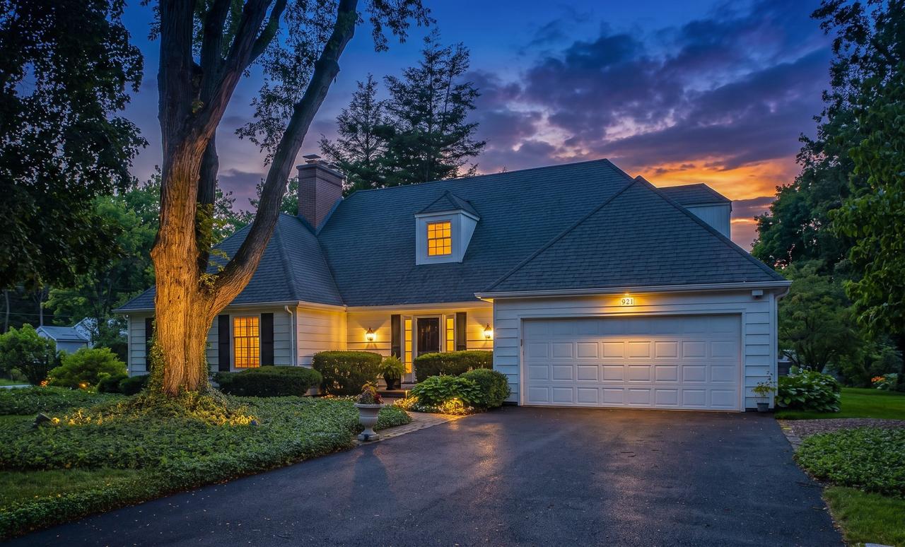 921 Ray St., Geneva, IL 60134
