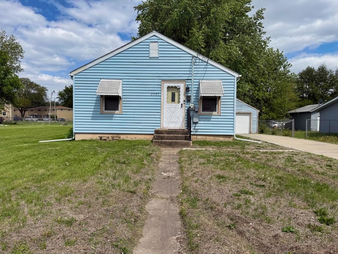 3607 9th St., Rock Island, IL 61201