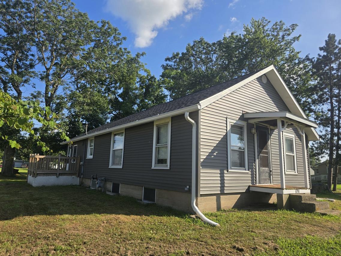 1090 2nd St., Lomax, IL 61454