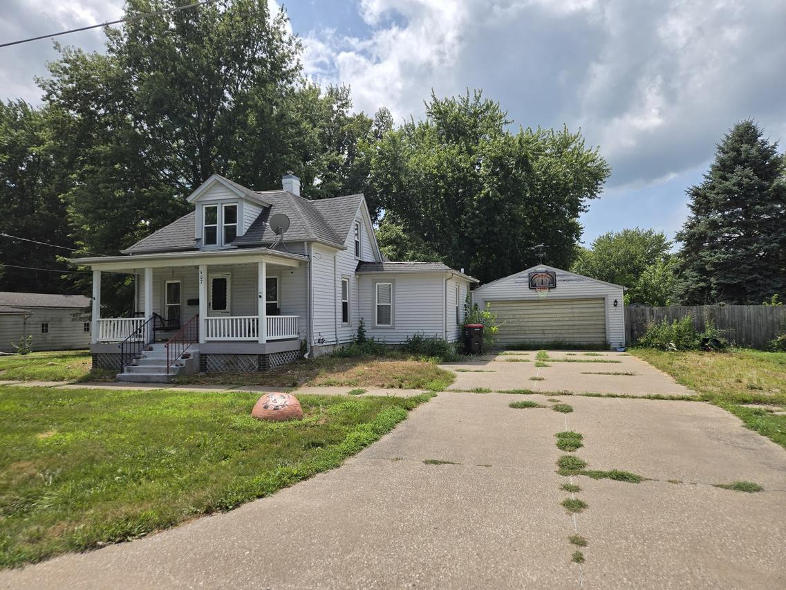 407 NE 3rd Ave., Aledo, IL 61231