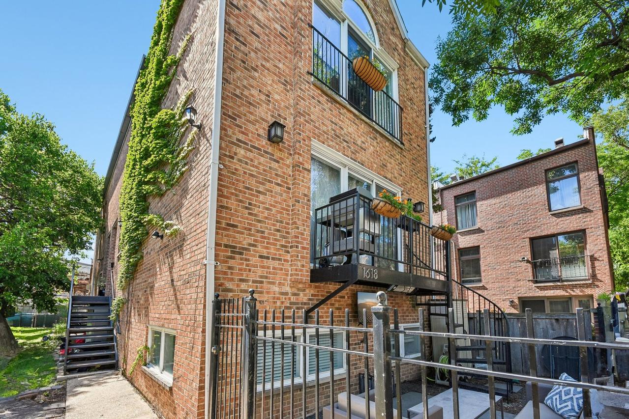 1618 N Burling St. #A, Chicago, IL 60614