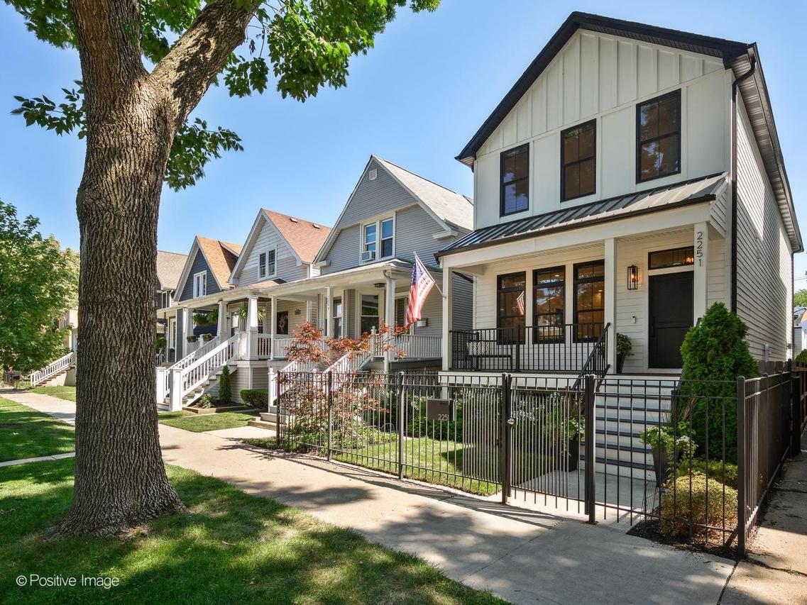 2251 W Berwyn Ave., Chicago, IL 60625
