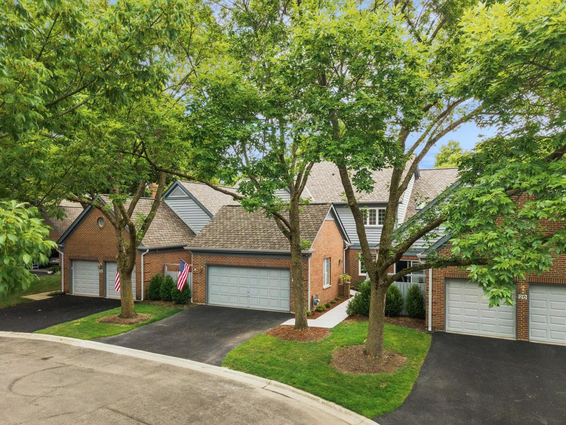 21 Stonehenge Ct., Burr Ridge, IL 60527