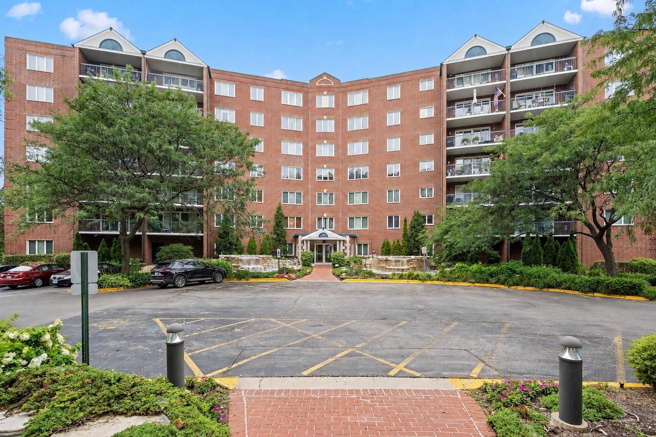 8560 W Foster Ave. #202, Norridge, IL 60706