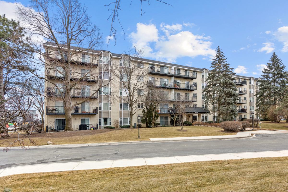 8620 Waukegan Rd. #405, Morton Grove, IL 60053