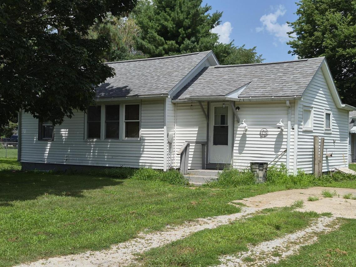 1405 1405 1/2 S 19 Ave., Viola, IL 61486